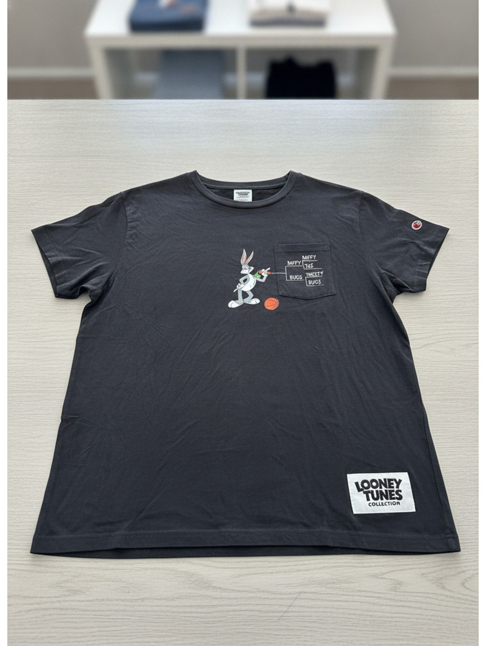 Looney Tunes Bugs Bunny Graphic T-Shirt Black Size M